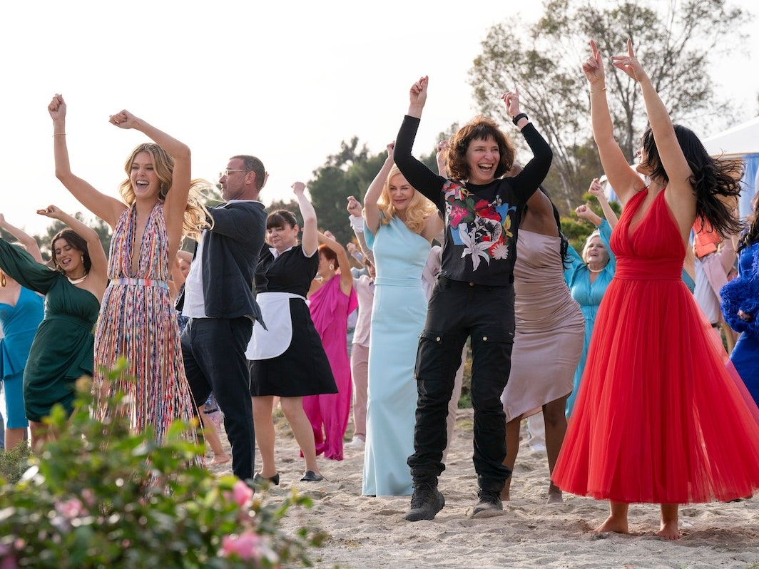 I can’t stop thinking about the Perfect Couple dance