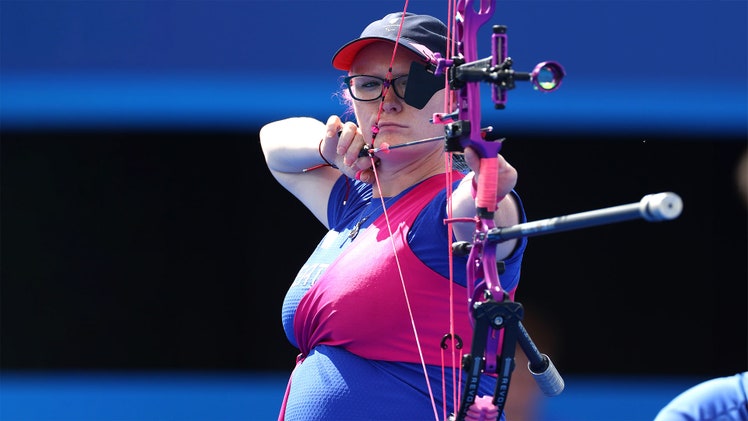 Paralympic archer Jodie Grinham just competed while 7 months pregnant